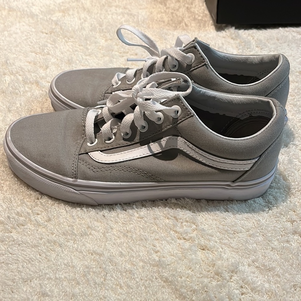 Vans - Picture 2 of 4